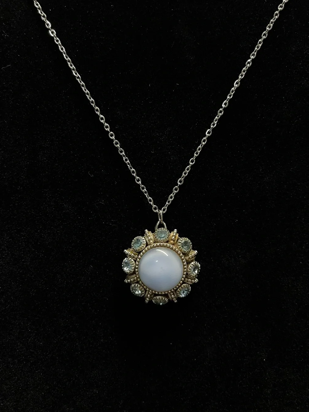 Vintage Avon Blue Cabochon Rhinestone Pendant Necklace Silver Tone Signed